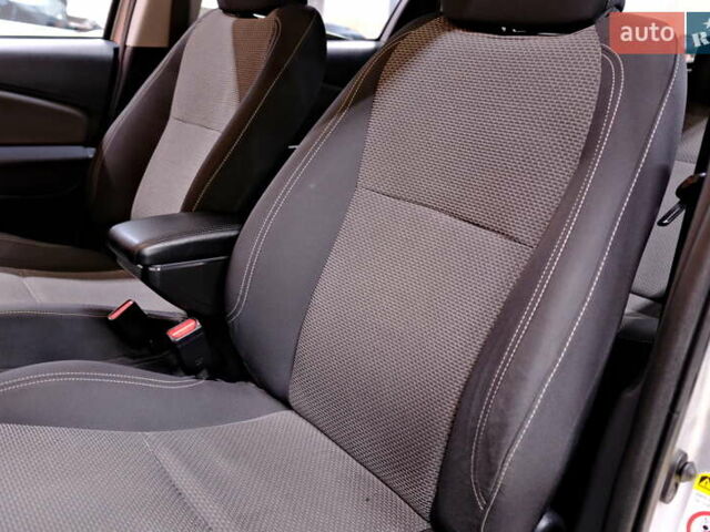 Сірий Тойота Яріс, об'ємом двигуна 1.5 л та пробігом 148 тис. км за 11900 $, фото 29 на Automoto.ua