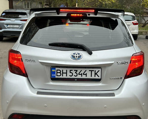 Серый Тойота Ярис, объемом двигателя 1.5 л и пробегом 140 тыс. км за 11500 $, фото 4 на Automoto.ua