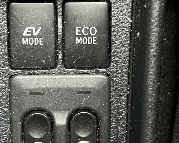 Серый Тойота Ярис, объемом двигателя 1.5 л и пробегом 140 тыс. км за 11500 $, фото 21 на Automoto.ua