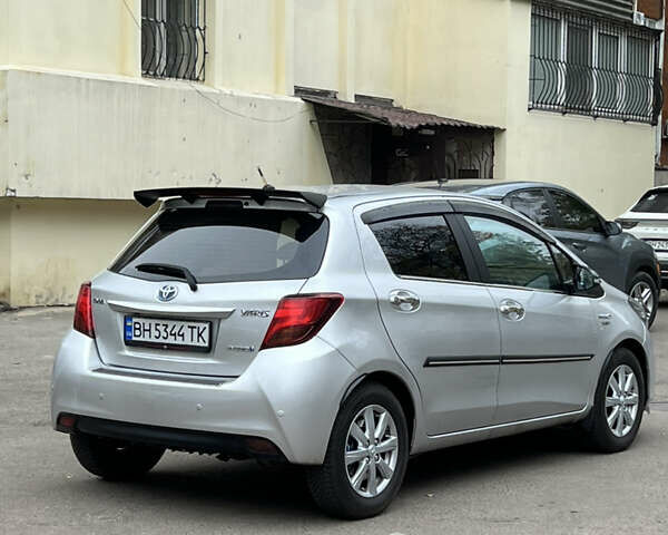 Серый Тойота Ярис, объемом двигателя 1.5 л и пробегом 140 тыс. км за 11500 $, фото 3 на Automoto.ua