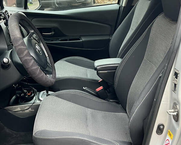 Серый Тойота Ярис, объемом двигателя 1.5 л и пробегом 140 тыс. км за 11500 $, фото 16 на Automoto.ua