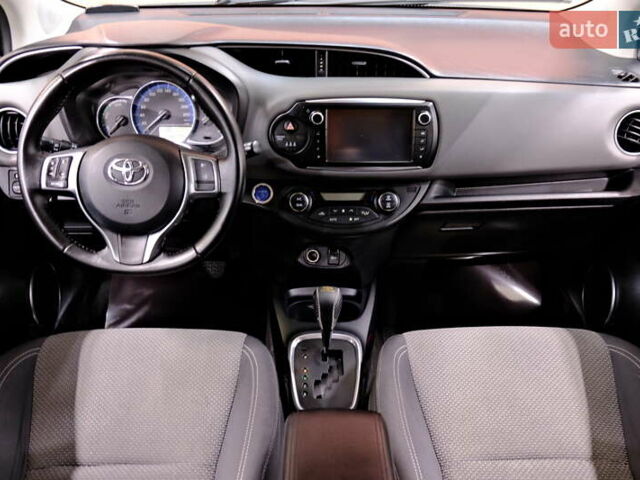 Сірий Тойота Яріс, об'ємом двигуна 1.5 л та пробігом 148 тис. км за 11900 $, фото 41 на Automoto.ua