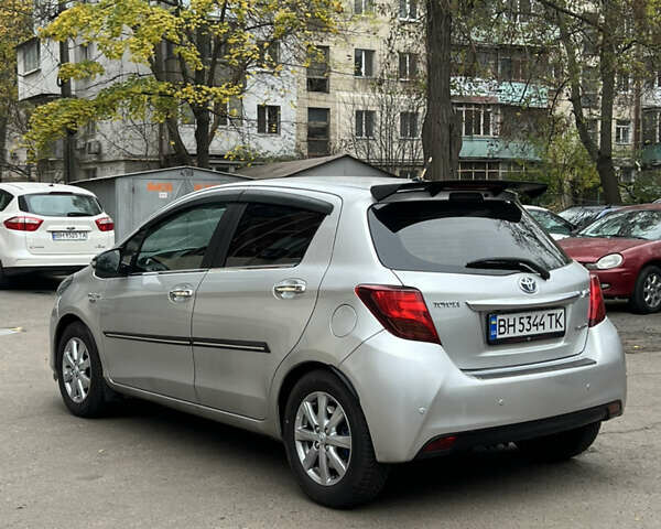 Серый Тойота Ярис, объемом двигателя 1.5 л и пробегом 140 тыс. км за 11500 $, фото 5 на Automoto.ua