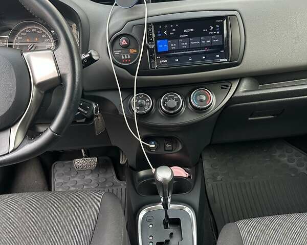 Серый Тойота Ярис, объемом двигателя 1.33 л и пробегом 166 тыс. км за 10500 $, фото 17 на Automoto.ua