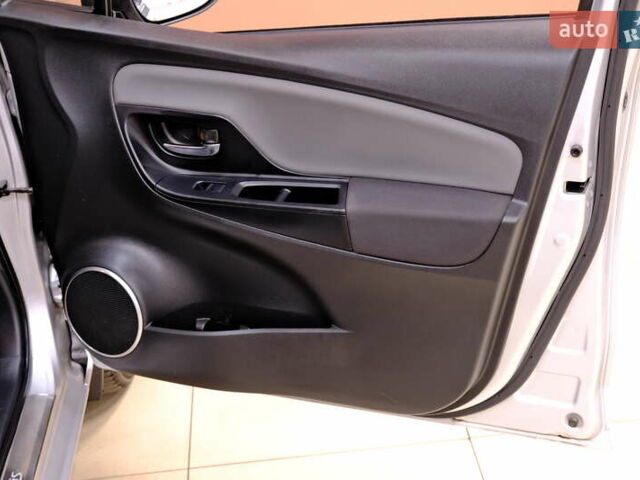 Сірий Тойота Яріс, об'ємом двигуна 1.5 л та пробігом 148 тис. км за 11900 $, фото 37 на Automoto.ua