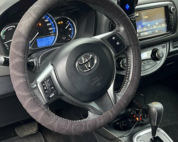 Серый Тойота Ярис, объемом двигателя 1.5 л и пробегом 140 тыс. км за 11500 $, фото 14 на Automoto.ua