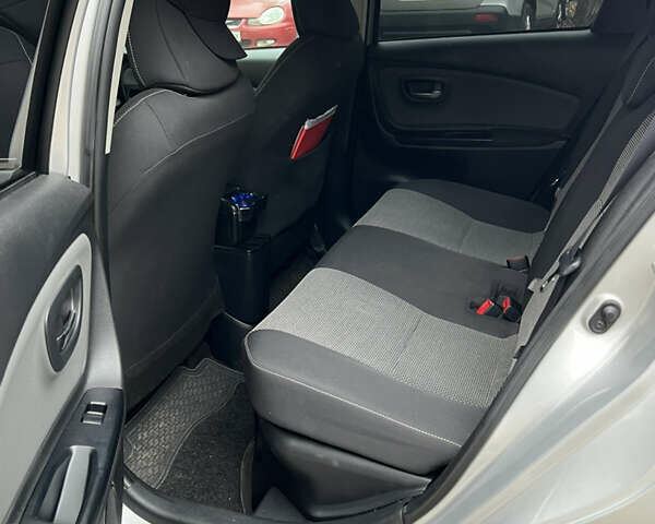 Серый Тойота Ярис, объемом двигателя 1.5 л и пробегом 140 тыс. км за 11500 $, фото 27 на Automoto.ua