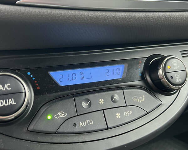 Серый Тойота Ярис, объемом двигателя 1.5 л и пробегом 140 тыс. км за 11500 $, фото 19 на Automoto.ua