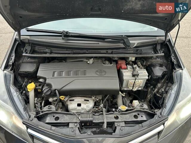 Серый Тойота Ярис, объемом двигателя 1.33 л и пробегом 166 тыс. км за 10500 $, фото 2 на Automoto.ua