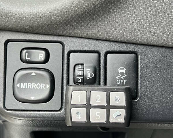 Серый Тойота Ярис, объемом двигателя 1.5 л и пробегом 140 тыс. км за 11500 $, фото 18 на Automoto.ua