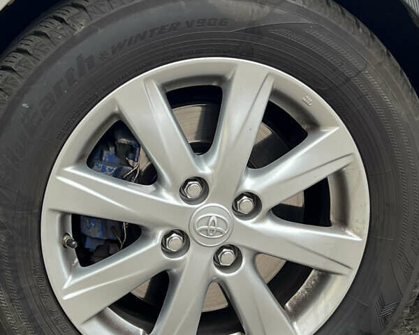 Серый Тойота Ярис, объемом двигателя 1.5 л и пробегом 140 тыс. км за 11500 $, фото 10 на Automoto.ua