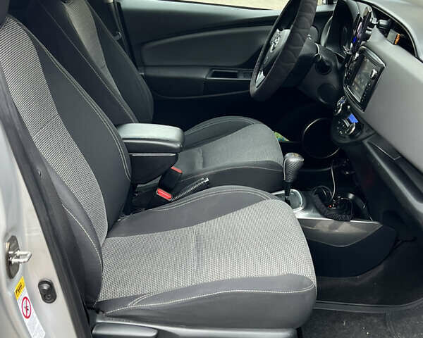 Серый Тойота Ярис, объемом двигателя 1.5 л и пробегом 140 тыс. км за 11500 $, фото 31 на Automoto.ua