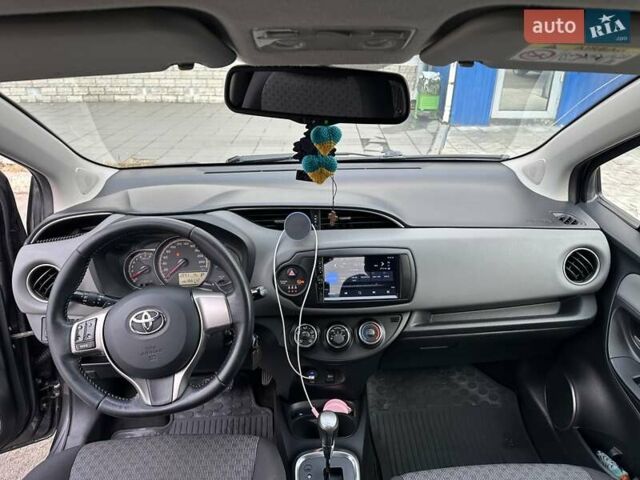Серый Тойота Ярис, объемом двигателя 1.33 л и пробегом 166 тыс. км за 10500 $, фото 23 на Automoto.ua