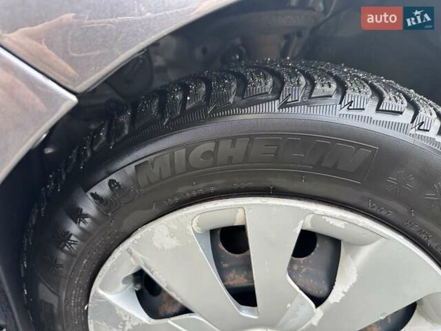 Серый Тойота Ярис, объемом двигателя 1.33 л и пробегом 166 тыс. км за 10500 $, фото 10 на Automoto.ua