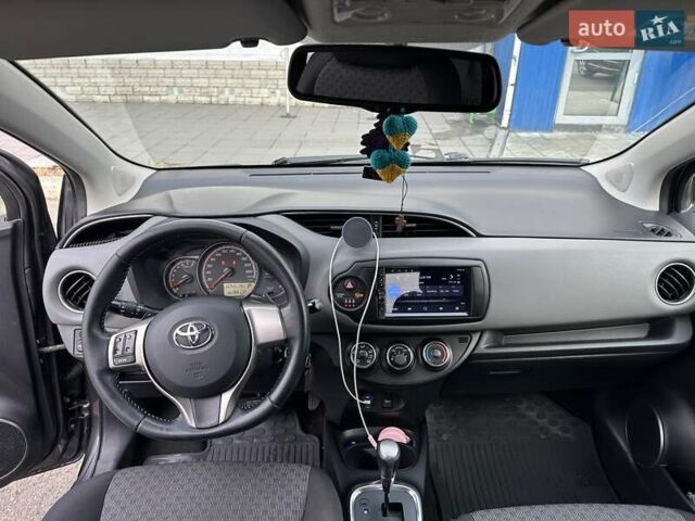 Серый Тойота Ярис, объемом двигателя 1.33 л и пробегом 166 тыс. км за 10500 $, фото 22 на Automoto.ua