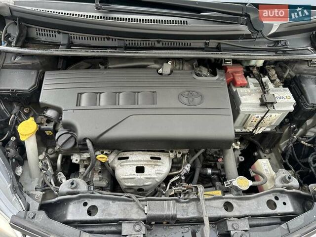 Серый Тойота Ярис, объемом двигателя 1.33 л и пробегом 166 тыс. км за 10500 $, фото 1 на Automoto.ua