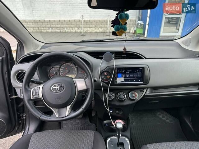 Серый Тойота Ярис, объемом двигателя 1.33 л и пробегом 166 тыс. км за 10500 $, фото 25 на Automoto.ua