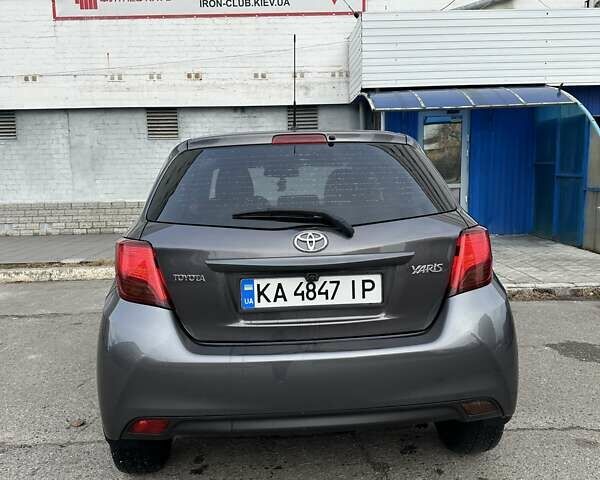 Серый Тойота Ярис, объемом двигателя 1.33 л и пробегом 166 тыс. км за 10500 $, фото 6 на Automoto.ua