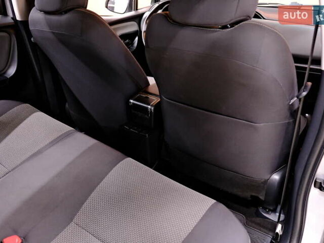 Сірий Тойота Яріс, об'ємом двигуна 1.5 л та пробігом 148 тис. км за 11900 $, фото 36 на Automoto.ua