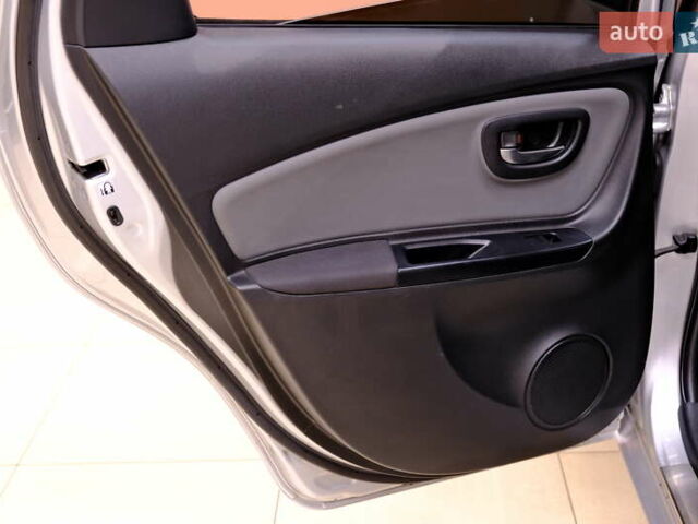 Сірий Тойота Яріс, об'ємом двигуна 1.5 л та пробігом 148 тис. км за 11900 $, фото 30 на Automoto.ua