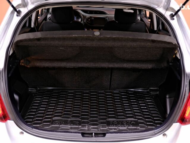 Серый Тойота Ярис, объемом двигателя 1.5 л и пробегом 148 тыс. км за 11900 $, фото 8 на Automoto.ua