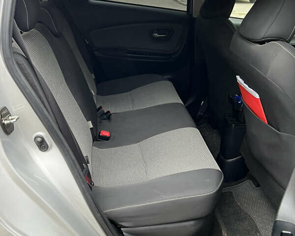 Серый Тойота Ярис, объемом двигателя 1.5 л и пробегом 140 тыс. км за 11500 $, фото 28 на Automoto.ua