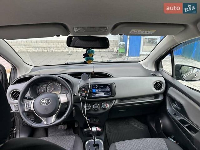 Серый Тойота Ярис, объемом двигателя 1.33 л и пробегом 166 тыс. км за 10500 $, фото 26 на Automoto.ua