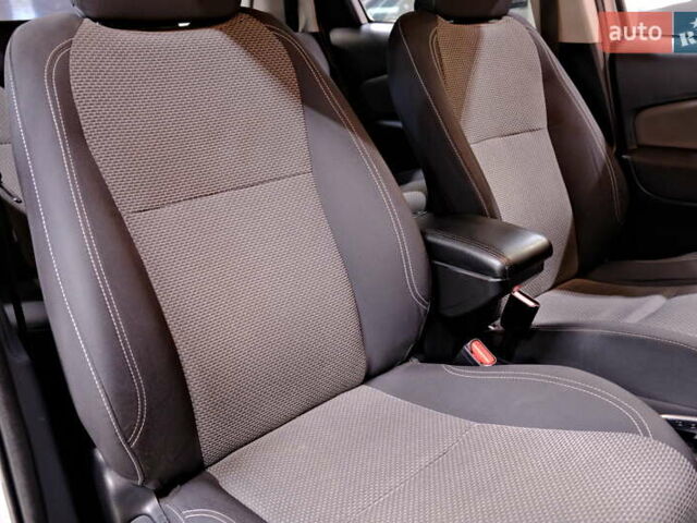 Сірий Тойота Яріс, об'ємом двигуна 1.5 л та пробігом 148 тис. км за 11900 $, фото 40 на Automoto.ua