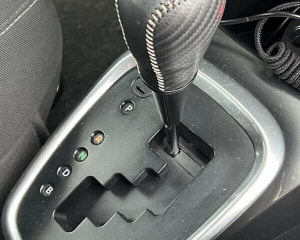 Серый Тойота Ярис, объемом двигателя 1.5 л и пробегом 140 тыс. км за 11500 $, фото 29 на Automoto.ua