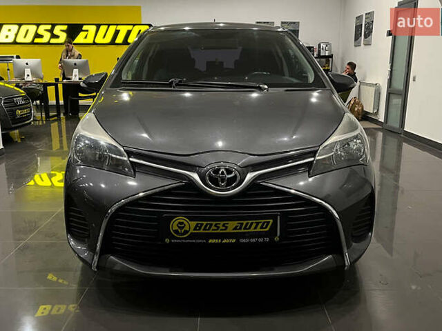 Серый Тойота Ярис, объемом двигателя 1 л и пробегом 247 тыс. км за 8000 $, фото 1 на Automoto.ua