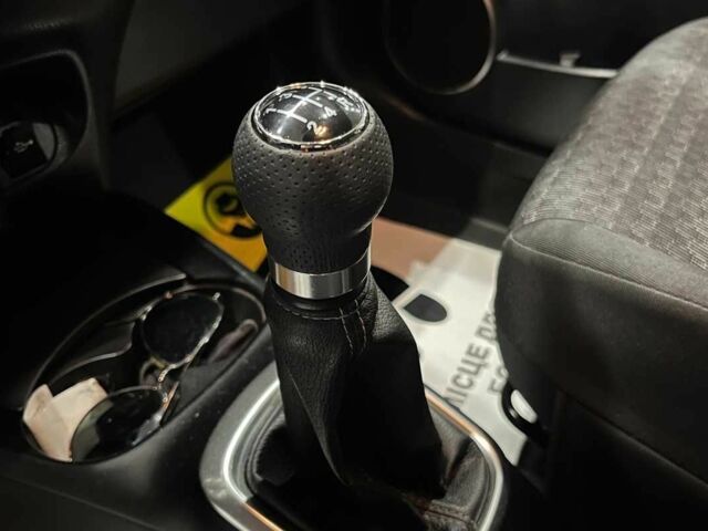 Тойота Яріс 2016 у Львові на Automoto.ua Сірий Тойота Яріс, об'ємом двигуна 1 л та пробігом 247 тис. км за 8000 $, фото 15 на Automoto.ua