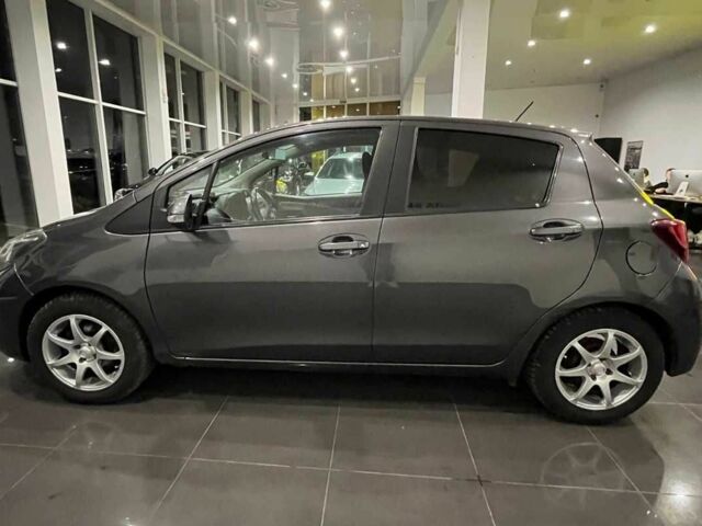 Тойота Яріс 2016 у Львові на Automoto.ua Сірий Тойота Яріс, об'ємом двигуна 1 л та пробігом 247 тис. км за 8000 $, фото 3 на Automoto.ua