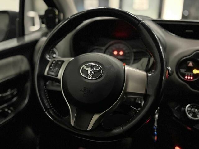 Тойота Яріс 2016 у Львові на Automoto.ua Сірий Тойота Яріс, об'ємом двигуна 1 л та пробігом 247 тис. км за 8000 $, фото 10 на Automoto.ua