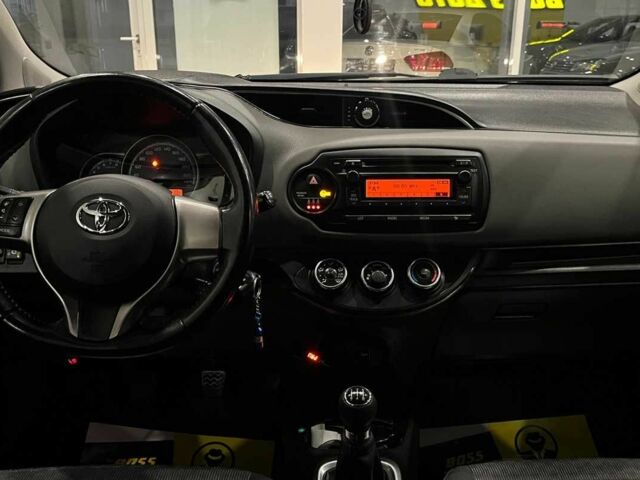 Тойота Яріс 2016 у Львові на Automoto.ua Сірий Тойота Яріс, об'ємом двигуна 1 л та пробігом 247 тис. км за 8000 $, фото 9 на Automoto.ua