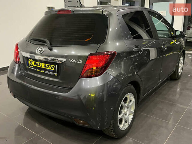 Серый Тойота Ярис, объемом двигателя 1 л и пробегом 247 тыс. км за 8000 $, фото 6 на Automoto.ua