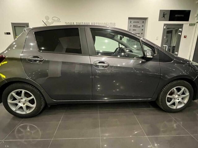 Тойота Яріс 2016 у Львові на Automoto.ua Сірий Тойота Яріс, об'ємом двигуна 1 л та пробігом 247 тис. км за 8000 $, фото 7 на Automoto.ua