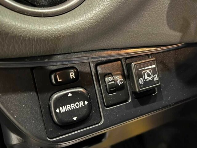 Тойота Яріс 2016 у Львові на Automoto.ua Сірий Тойота Яріс, об'ємом двигуна 1 л та пробігом 247 тис. км за 8000 $, фото 12 на Automoto.ua