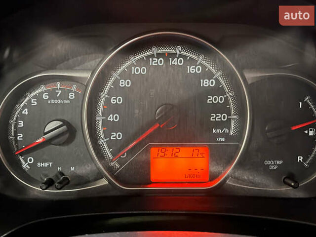 Серый Тойота Ярис, объемом двигателя 1 л и пробегом 247 тыс. км за 8000 $, фото 11 на Automoto.ua