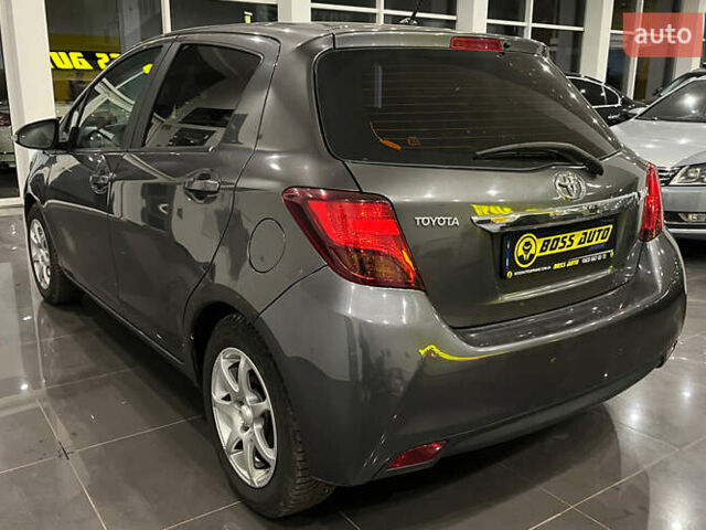 Серый Тойота Ярис, объемом двигателя 1 л и пробегом 247 тыс. км за 8000 $, фото 4 на Automoto.ua