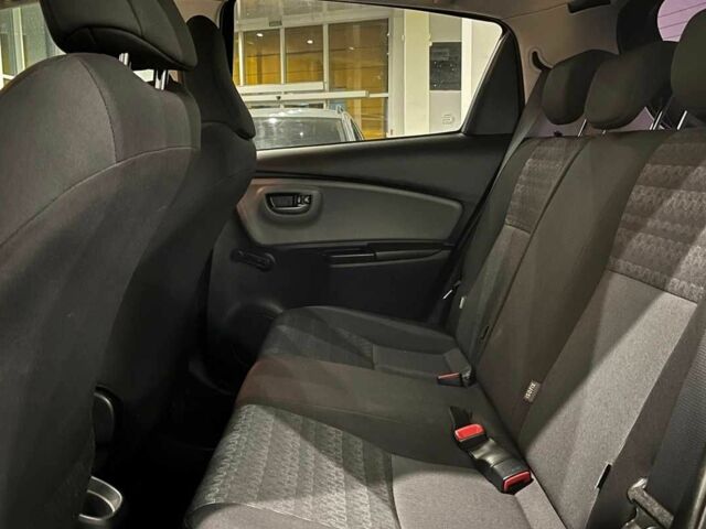 Тойота Яріс 2016 у Львові на Automoto.ua Сірий Тойота Яріс, об'ємом двигуна 1 л та пробігом 247 тис. км за 8000 $, фото 17 на Automoto.ua