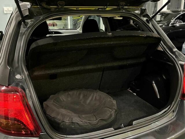 Тойота Яріс 2016 у Львові на Automoto.ua Сірий Тойота Яріс, об'ємом двигуна 1 л та пробігом 247 тис. км за 8000 $, фото 19 на Automoto.ua