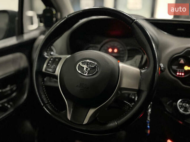 Серый Тойота Ярис, объемом двигателя 1 л и пробегом 247 тыс. км за 8000 $, фото 10 на Automoto.ua