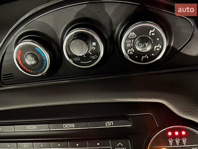 Серый Тойота Ярис, объемом двигателя 1 л и пробегом 247 тыс. км за 8000 $, фото 14 на Automoto.ua