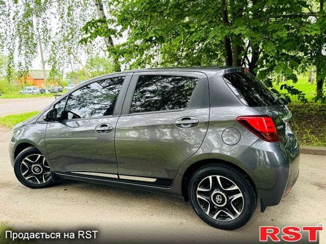 Серый Тойота Ярис, объемом двигателя 1.5 л и пробегом 37 тыс. км за 15500 $, фото 1 на Automoto.ua