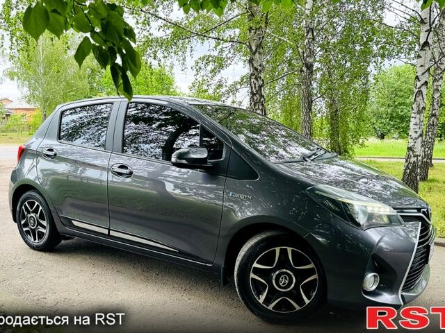 Серый Тойота Ярис, объемом двигателя 1.5 л и пробегом 37 тыс. км за 15500 $, фото 2 на Automoto.ua