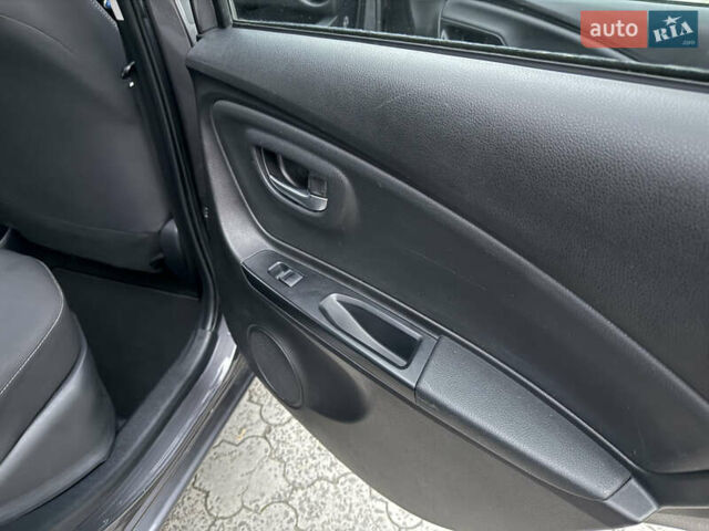 Сірий Тойота Яріс, об'ємом двигуна 1.5 л та пробігом 100 тис. км за 14999 $, фото 42 на Automoto.ua