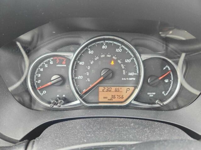 Серый Тойота Ярис, объемом двигателя 0 л и пробегом 36 тыс. км за 2500 $, фото 8 на Automoto.ua