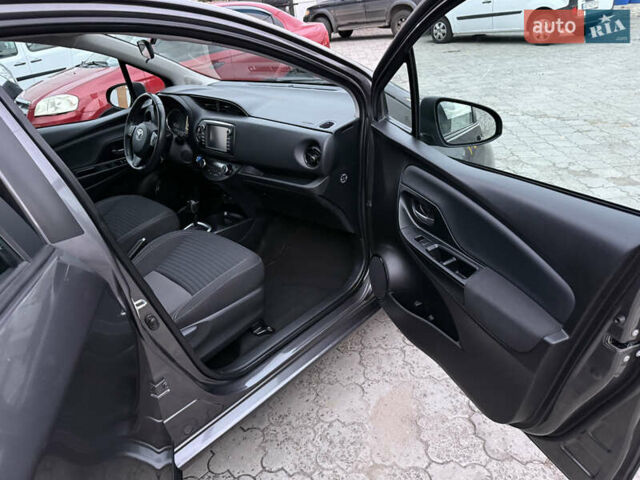Сірий Тойота Яріс, об'ємом двигуна 1.5 л та пробігом 100 тис. км за 14999 $, фото 43 на Automoto.ua