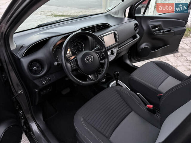 Сірий Тойота Яріс, об'ємом двигуна 1.5 л та пробігом 100 тис. км за 14999 $, фото 5 на Automoto.ua