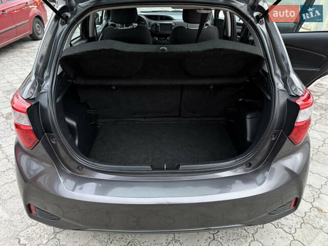 Сірий Тойота Яріс, об'ємом двигуна 1.5 л та пробігом 100 тис. км за 14999 $, фото 6 на Automoto.ua